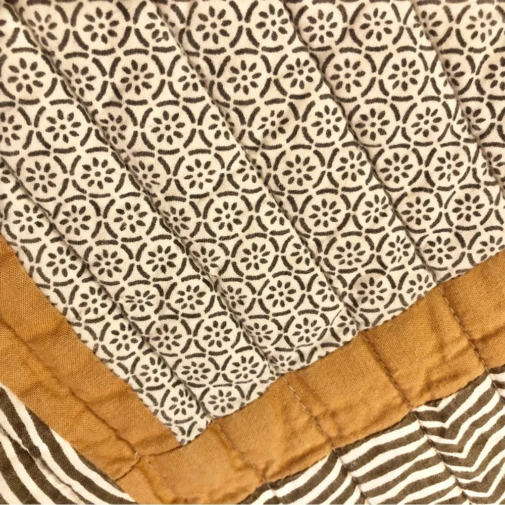 Crate & Barrel Printed Pillow Sham Cover Grey Yellow‎ OS